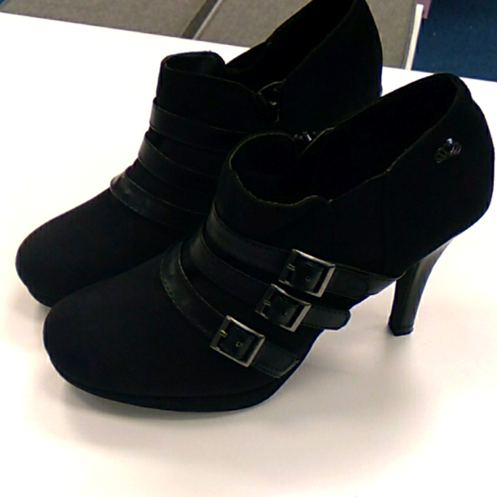 Fergalicious  Believin Black faux suede heels